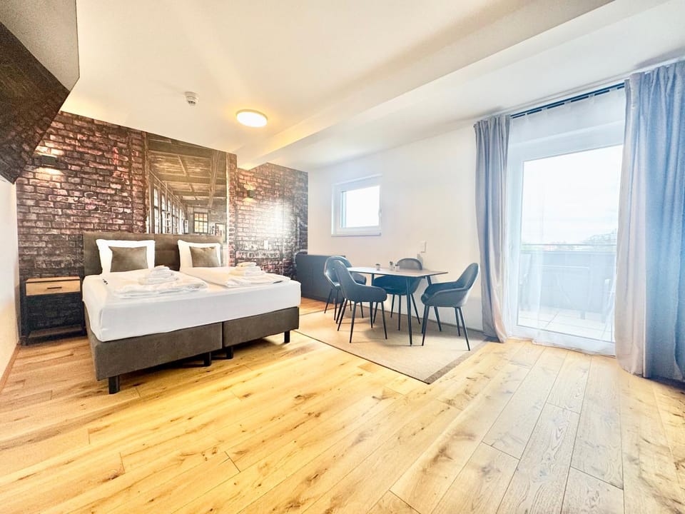 Bed, Living room, Photo of the whole room, Seating area, Dining area, Bedroom