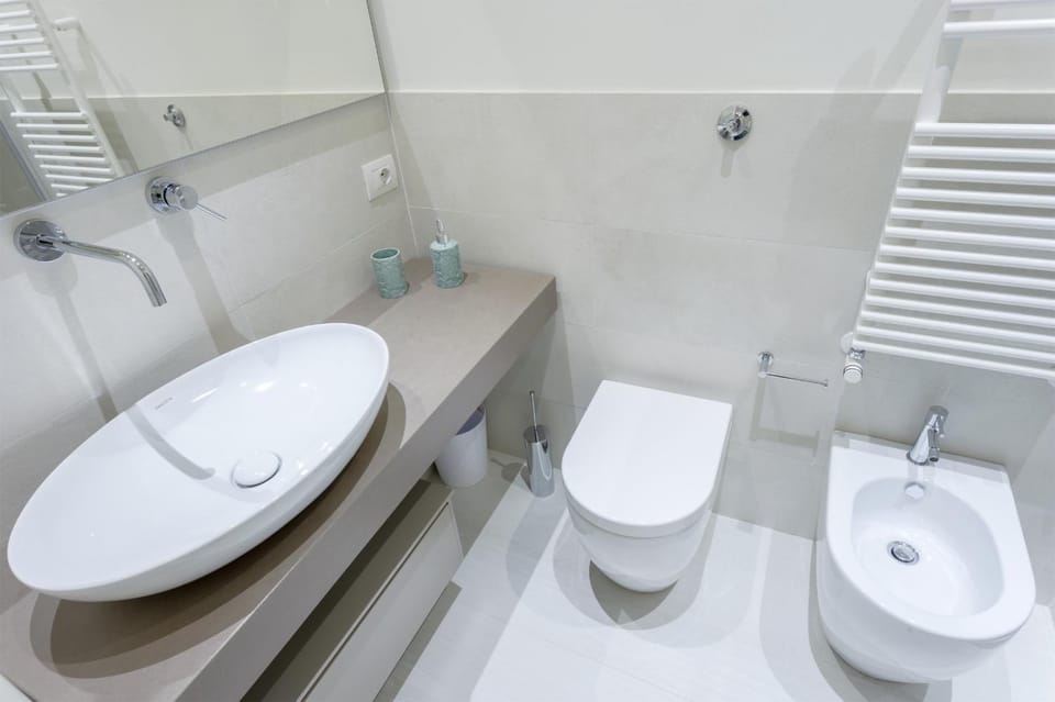 Shower, Toilet, Bathroom, bidet, towels