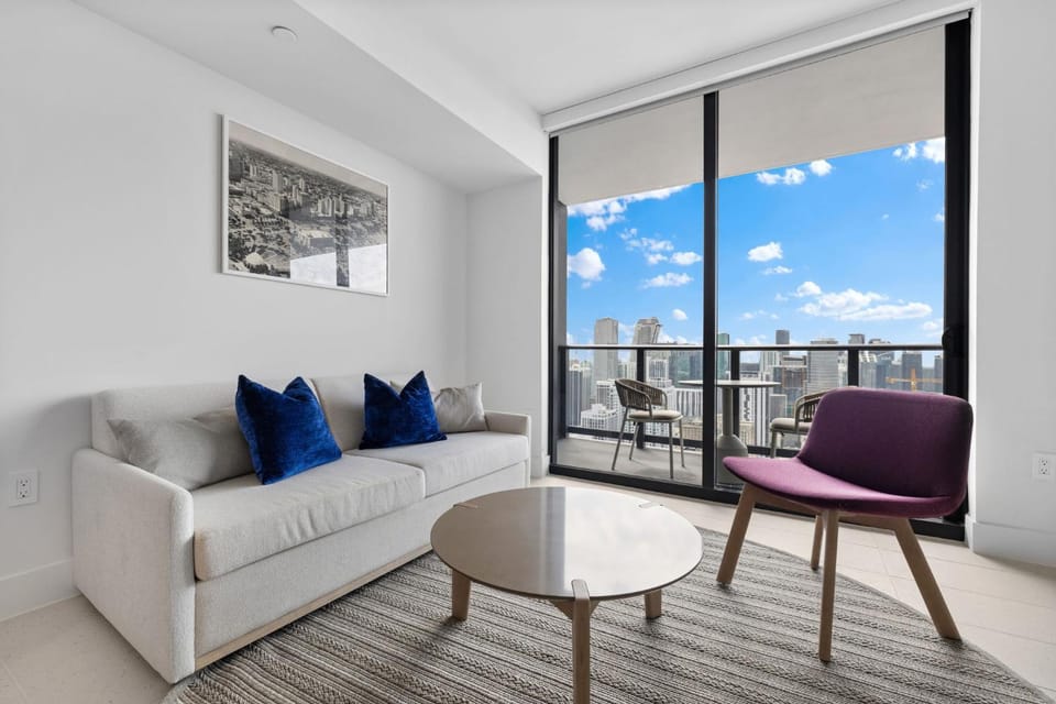 View (from property/room), Balcony/Terrace, Living room, Seating area