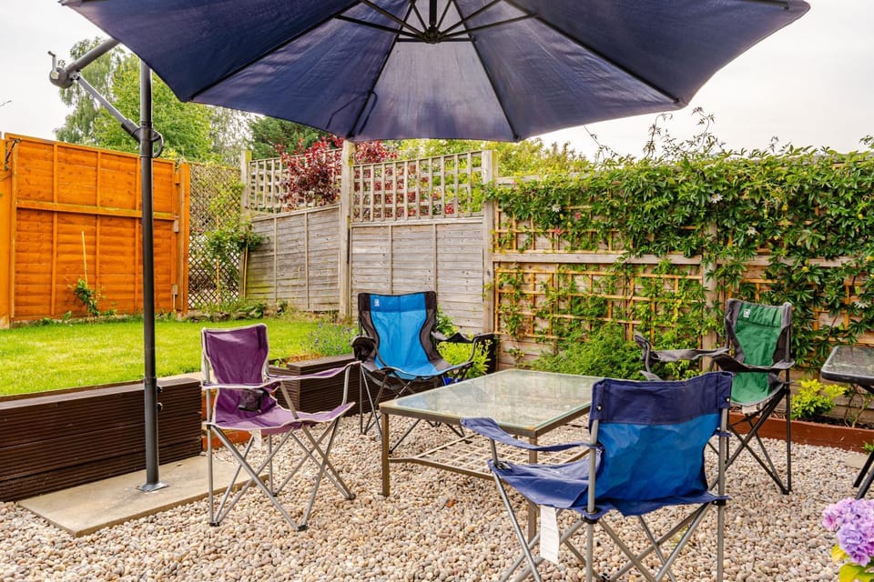 Patio, Spring, Day, Garden, Dining area, Garden view, sunbed