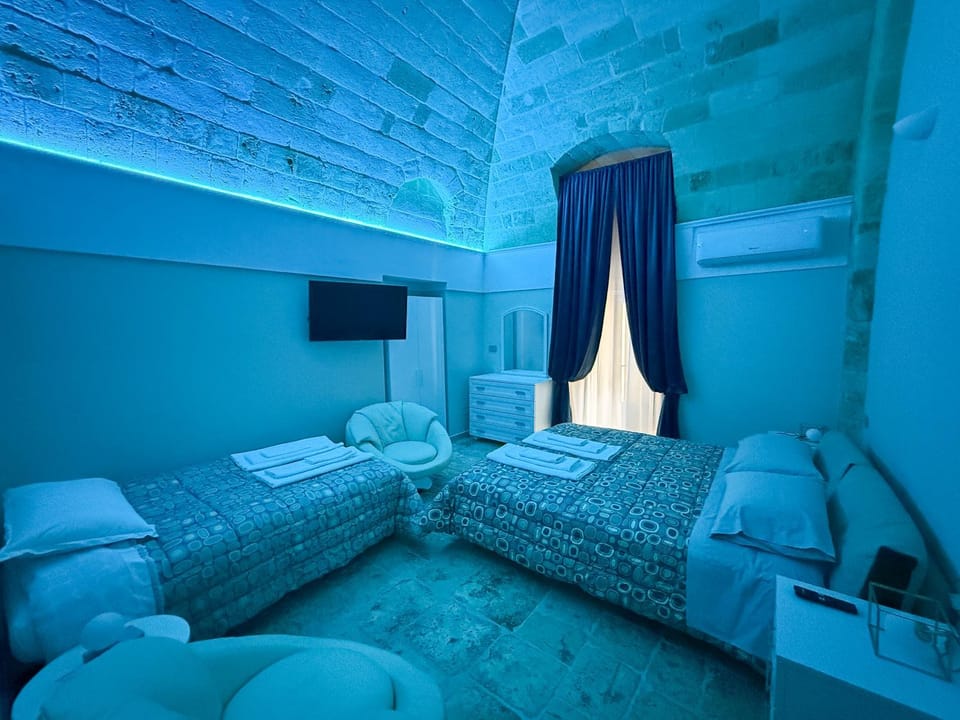 Shower, Toilet, Bed, People, Bathroom, TV and multimedia, Breakfast, bidet, furniture, hair dryier, heating, towels, wardrobe, air conditioner