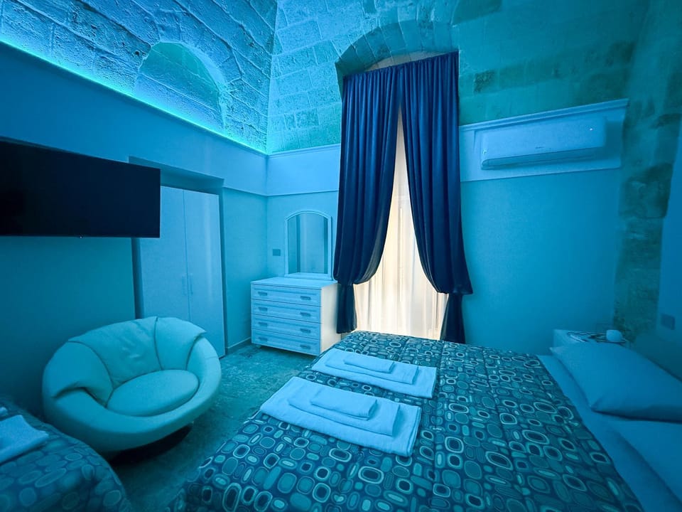 Bed, People, Bathroom, TV and multimedia, Breakfast, Family, bidet, furniture, hair dryier, heating, internet, towels, wardrobe, air conditioner