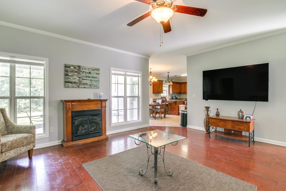 ~ 13 Mi to Ole Miss: Private Family-Friendly Home! House in Sardis Lake