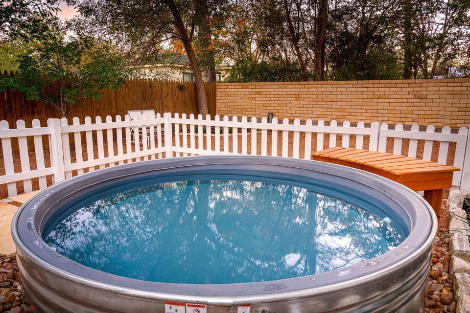 LeMay Haus - Fire Pit, Heated Pool & Close to Main House in Fredericksburg