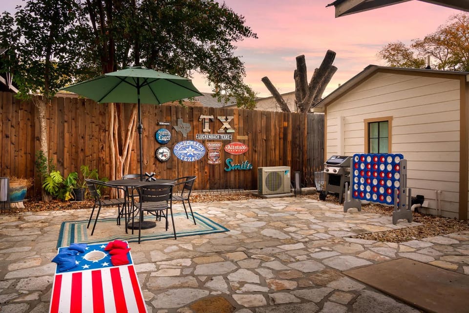 LeMay Haus - Fire Pit, Heated Pool & Close to Main House in Fredericksburg
