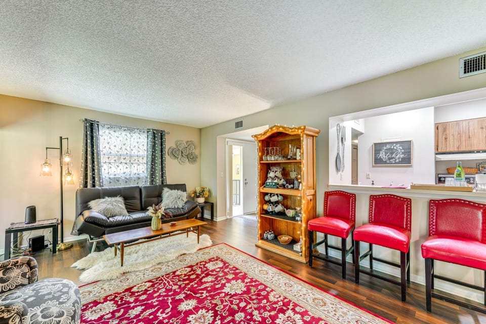 Condo w/ Pool & Beach Access Near Theme Park House in Deltona