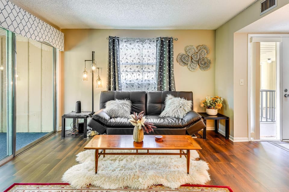 Condo w/ Pool & Beach Access Near Theme Park House in Deltona