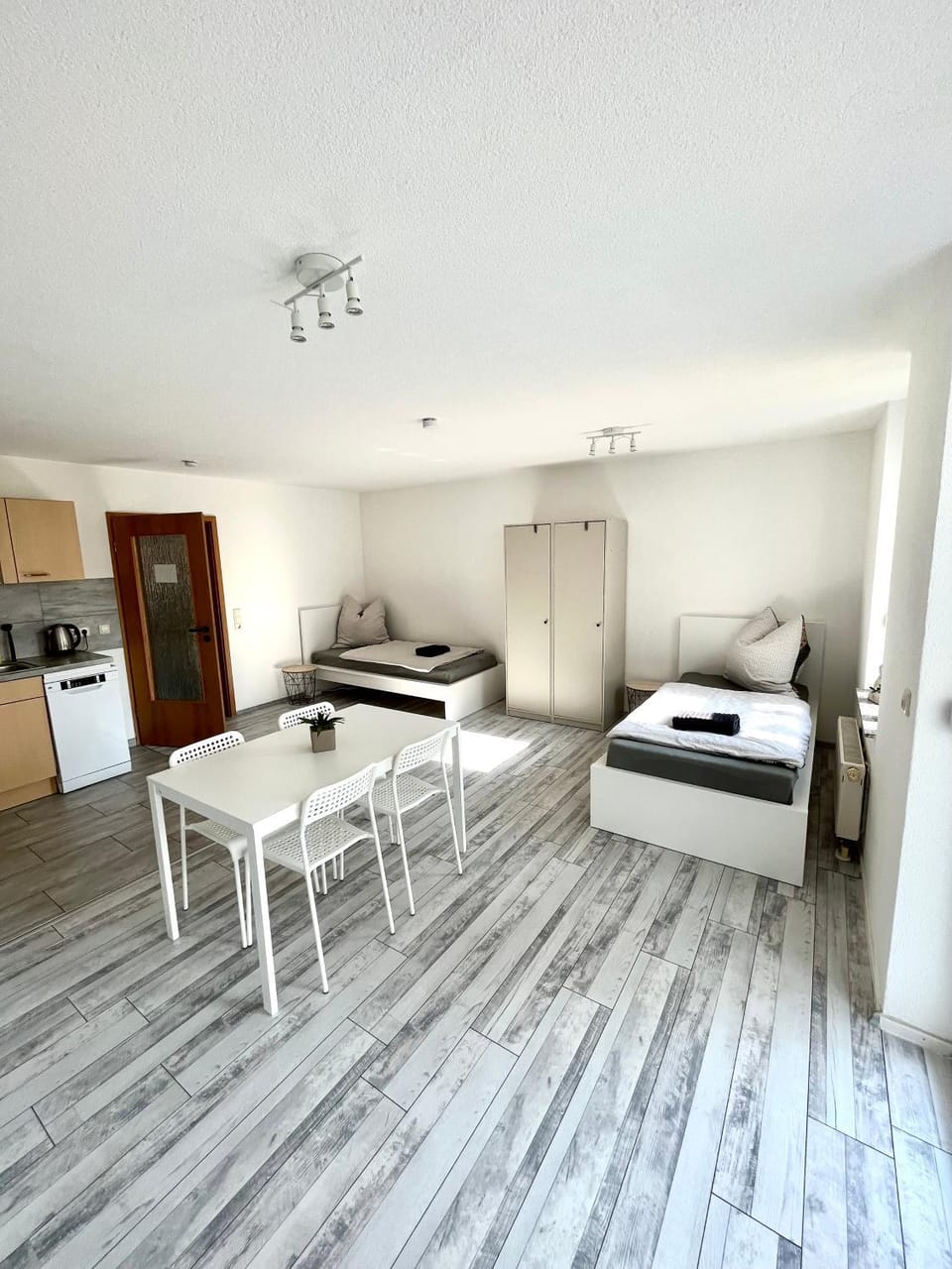Audi - Neckarsulm - Bad - Küche - Balkon - 4 Personen Apartment in Baden-Württemberg