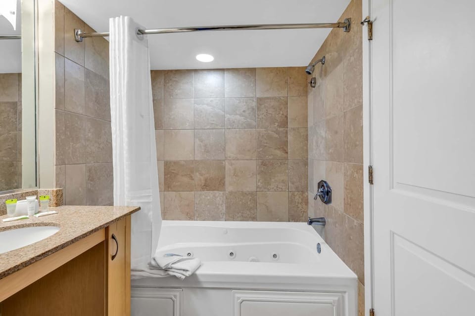 Bathroom, Bath, towels