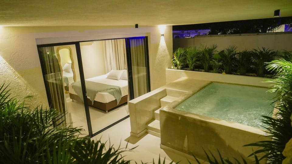 Bed, Hot Tub