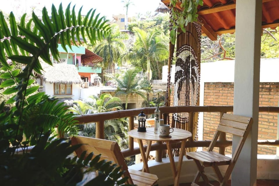 Casa Redonda Penthouse, In the Heart of Sayulita with ocean view and rooftop palapa with hammock Apartment in Sayulita