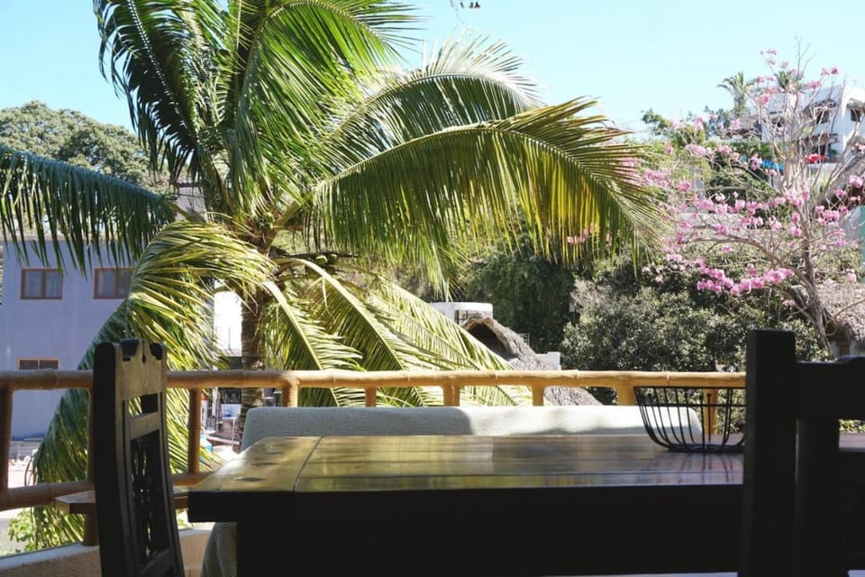 Casa Redonda Penthouse, In the Heart of Sayulita with ocean view and rooftop palapa with hammock Apartment in Sayulita