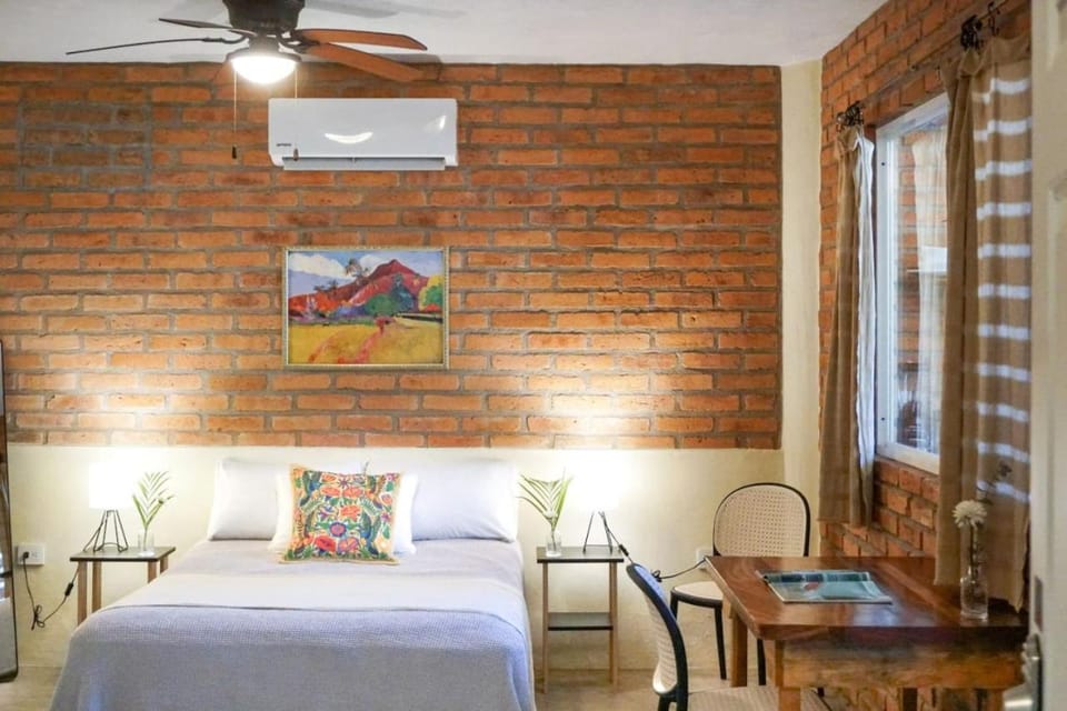 Casa Redonda Casita 1 with SayulitaWifi, location Central, Hammock Apartment in Sayulita