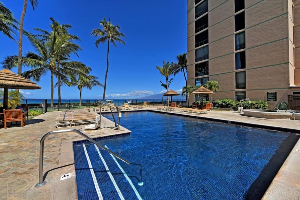 Sea view, Swimming pool, sunbed