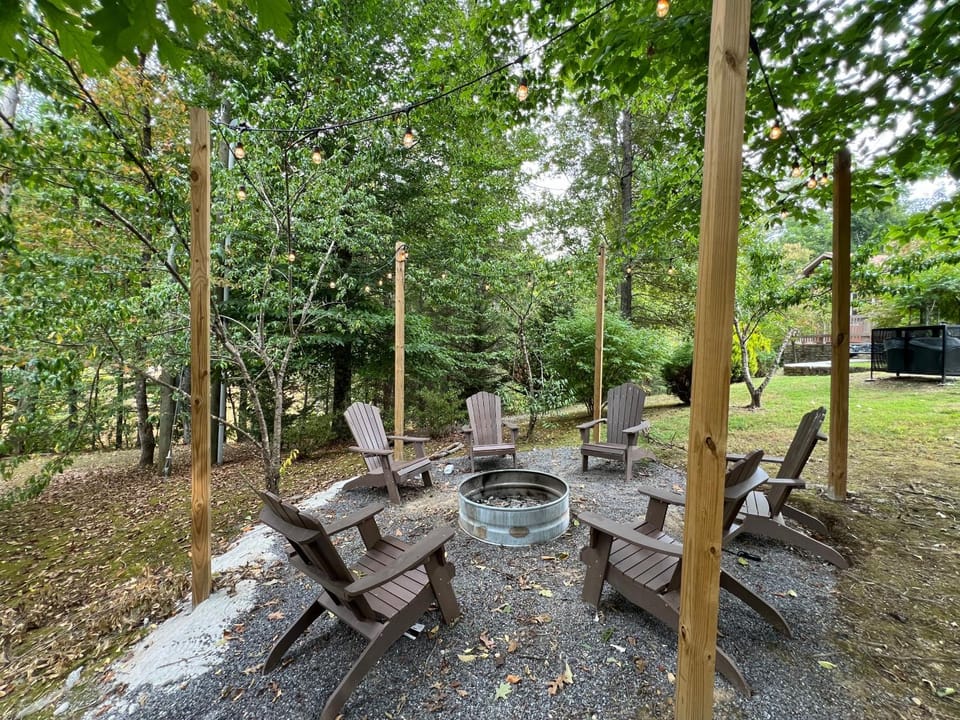 Escape to The Estate at Mill Creek Luxury 5Bed with Private Pool Hot Tub Game Room Fire Pit House in Pigeon Forge