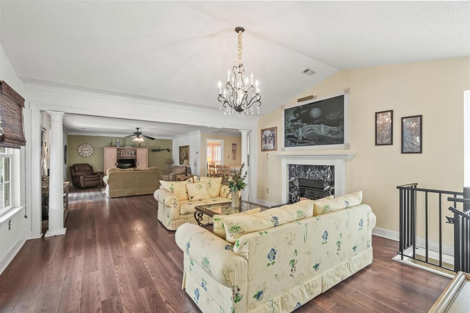 Domingos Beach Bungalow- The Coffee House House in Surfside Beach