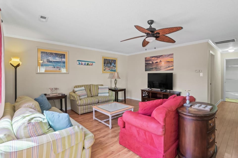 Domingos Beach Bungalow- Surfs Up House in Myrtle Beach