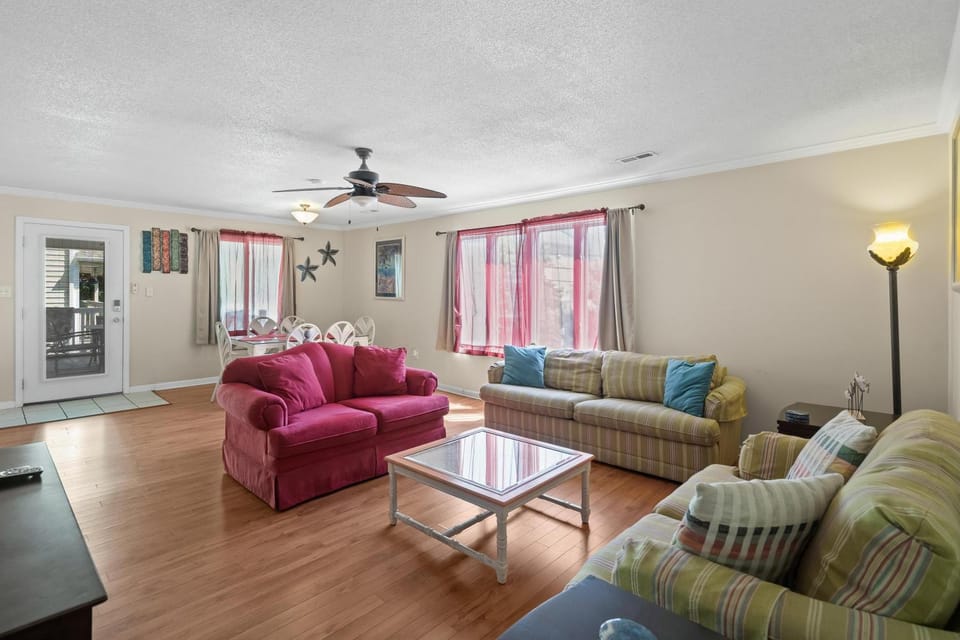Domingos Beach Bungalow- Surfs Up House in Myrtle Beach