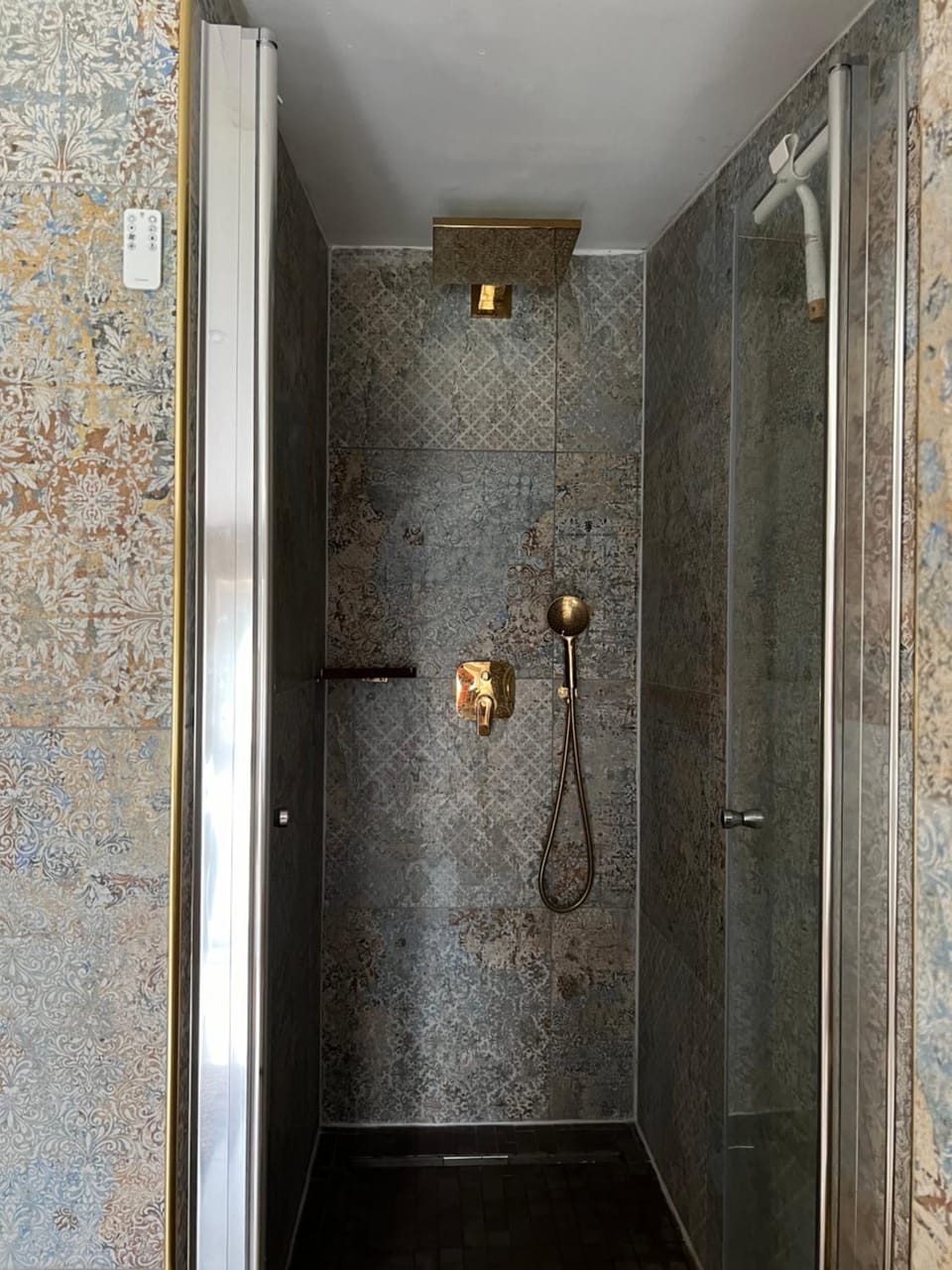 Bathroom, Internal: Not applicable to any particular room