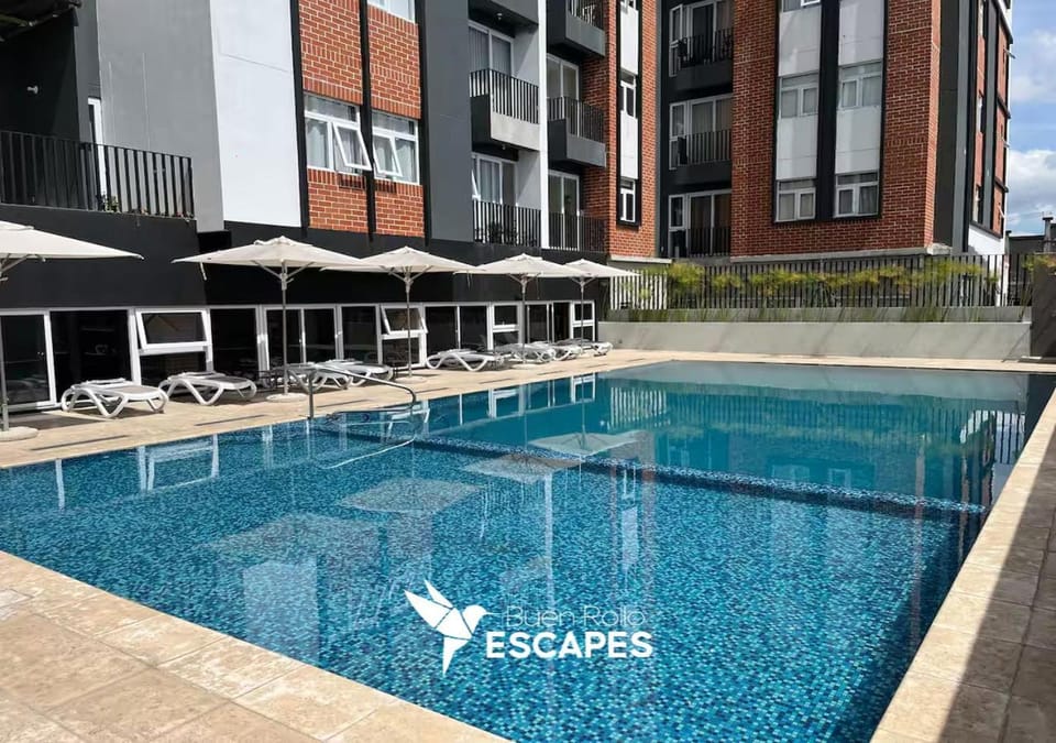 Property building, Day, Pool view, Swimming pool, sunbed