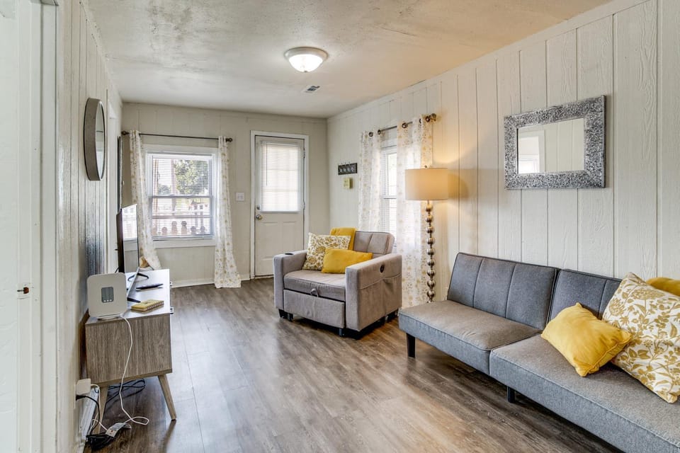 Walk to Dtwn Branson: Pet-Friendly Home! House in Branson