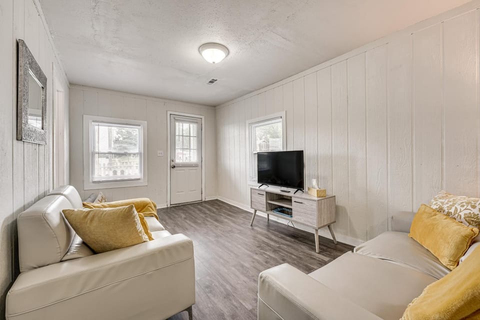 Walk to Dtwn Branson: Pet-Friendly Home! House in Branson