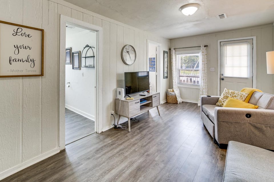 Walk to Dtwn Branson: Pet-Friendly Home! House in Branson