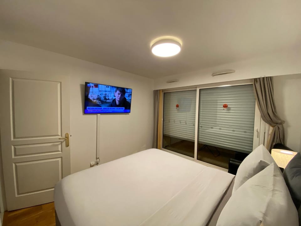 Le Grand Palais de la Méditerranée - Luxury 2BR in Hyatt Residence, Direct Beach Access, Promenade des Anglais - Top Choice In Nice Apartment in Nice