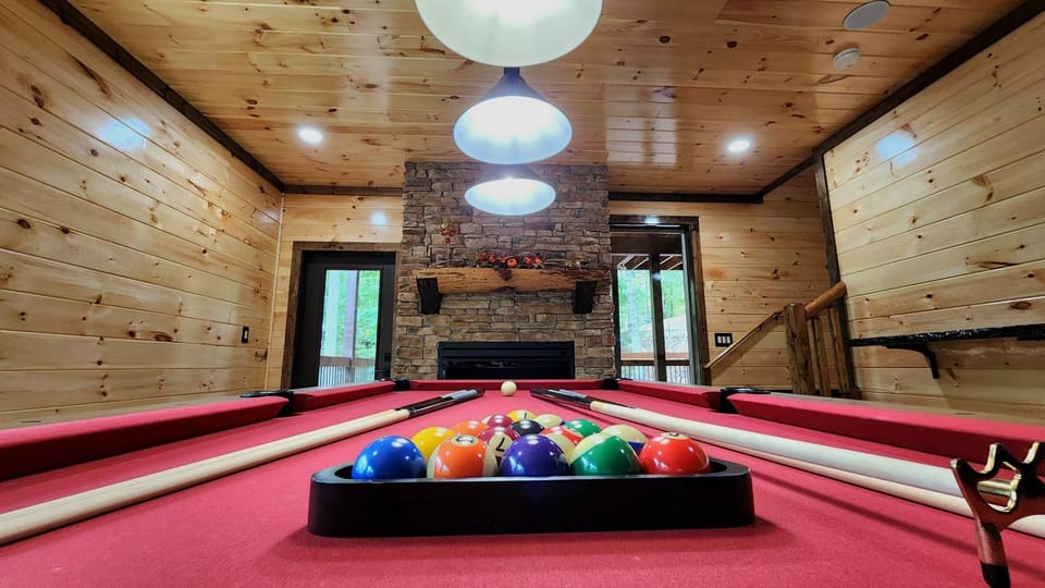 Billiard, Game Room