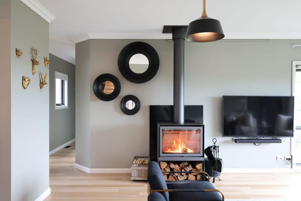 Chateau Clarence Luxurious Waterfront Retreat House in Tasmania
