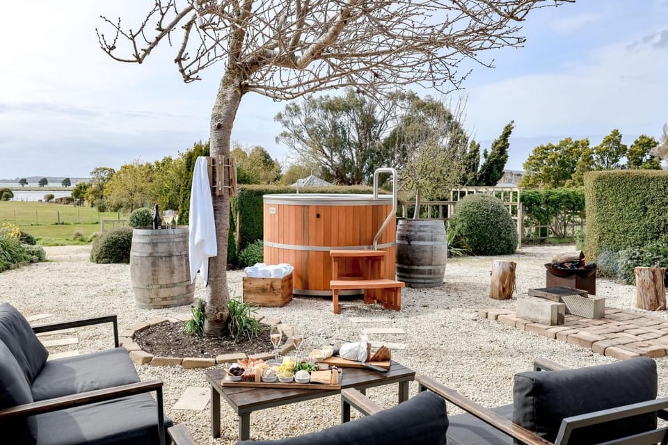 Chateau Clarence Luxurious Waterfront Retreat House in Tasmania