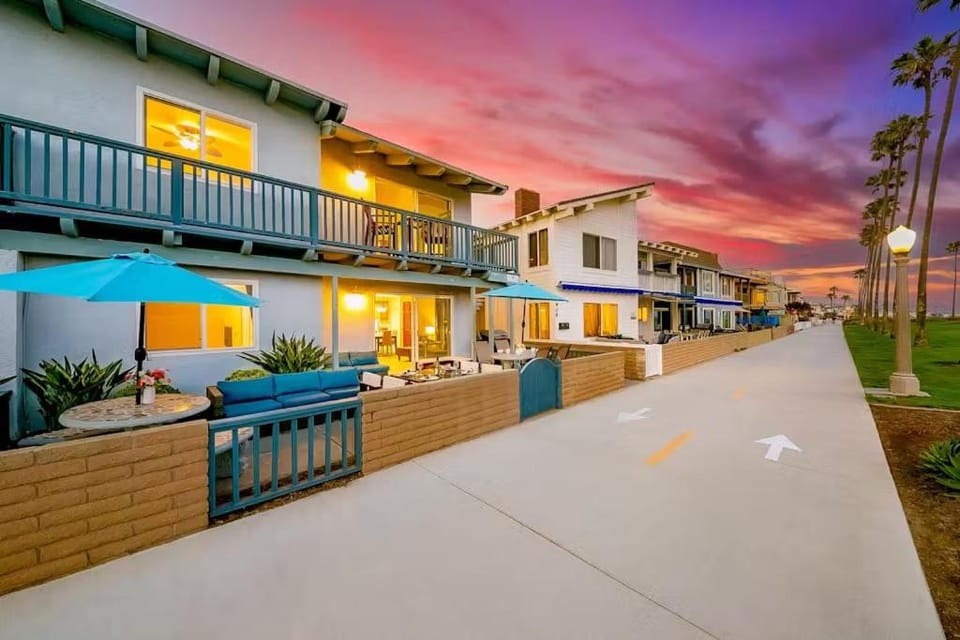 Newport Beach Condo with Patio Perfect Location on the Boardwalk House in Balboa Peninsula