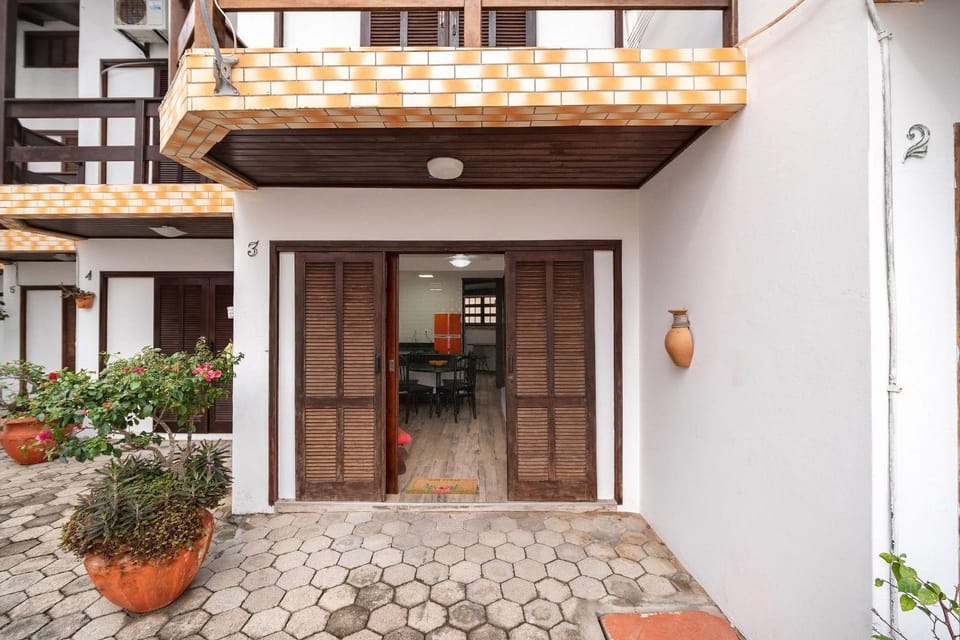 Triplex Litoral III 2Q a 60m da praia by Achei Apartment in Florianopolis