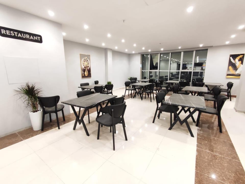 Restaurant/places to eat, Restaurant/places to eat, Seating area