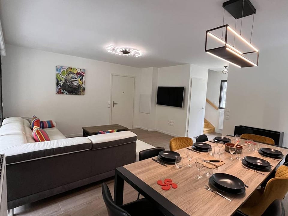 Lodge duplex pour 8 pers, 3 parkings, proche centre - FR-1-234-323 Apartment in Cauterets
