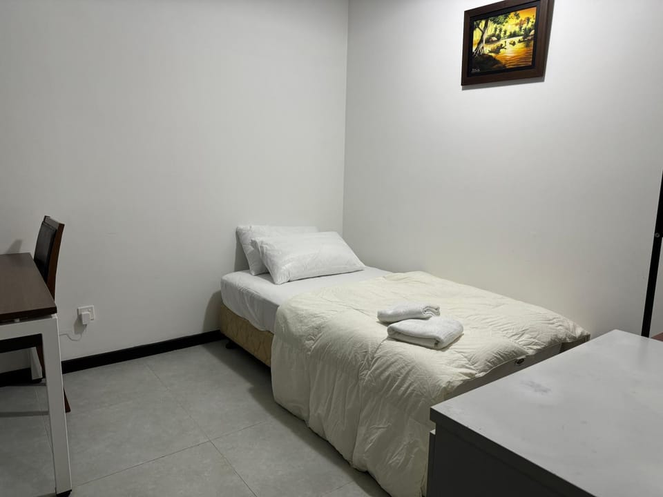 Bed, Bedroom, towels