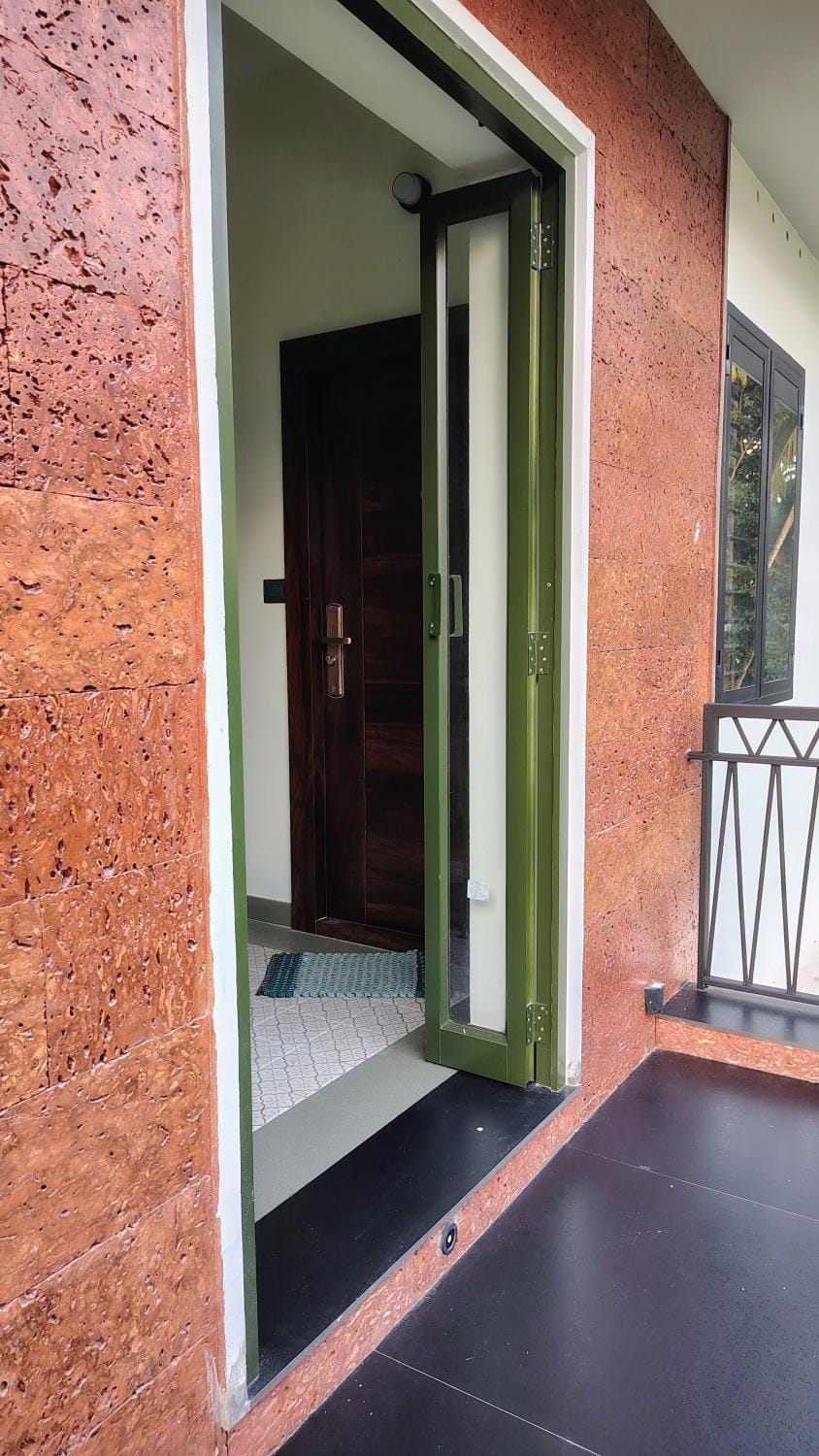 Facade/entrance