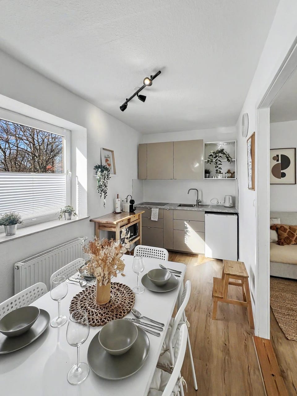 Kitchen or kitchenette, Seating area