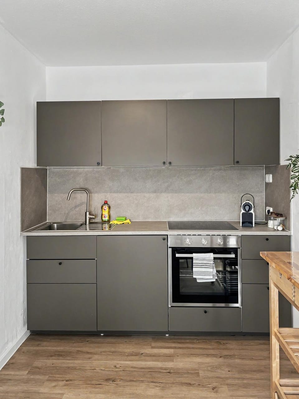 Kitchen or kitchenette, oven, stove