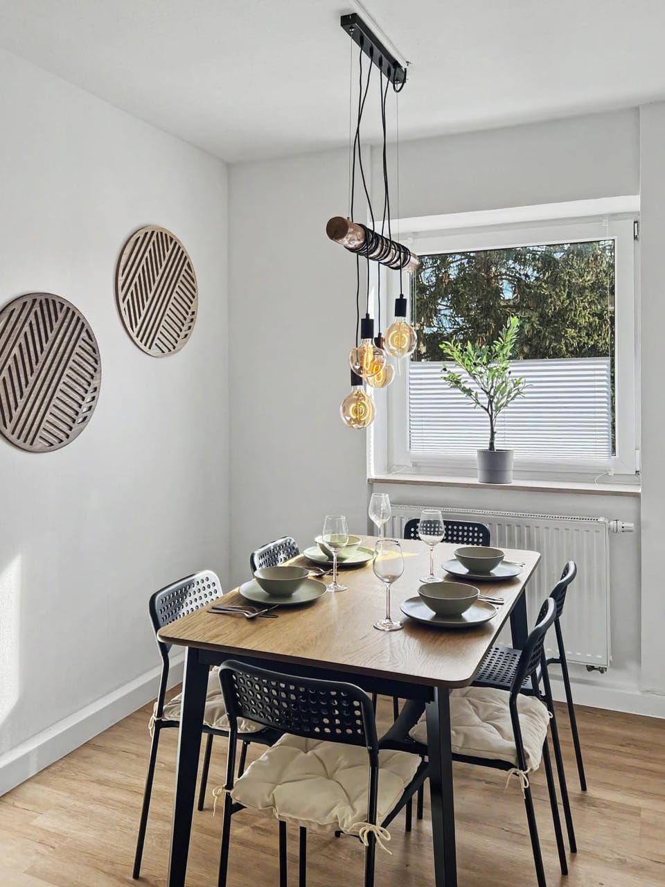 Seating area, Dining area