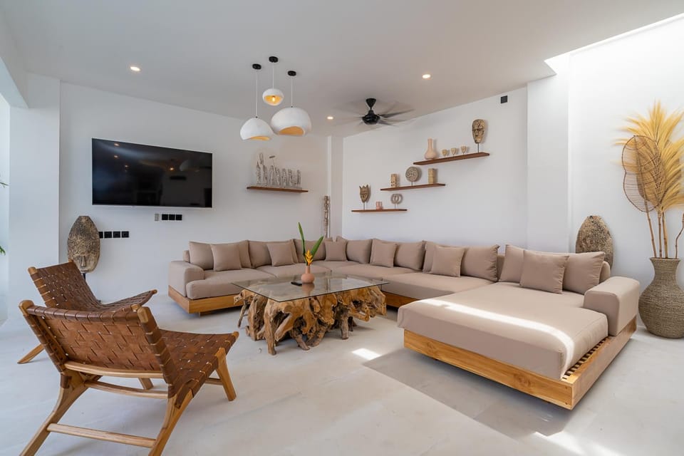 TV and multimedia, Living room, Seating area, Pool view