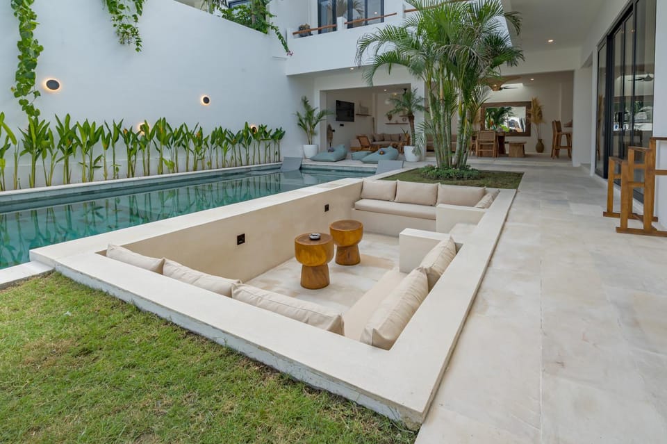 Seating area, Pool view