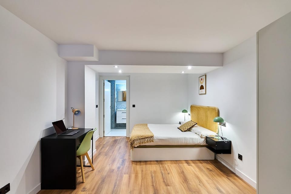Bed, Seating area, Bedroom