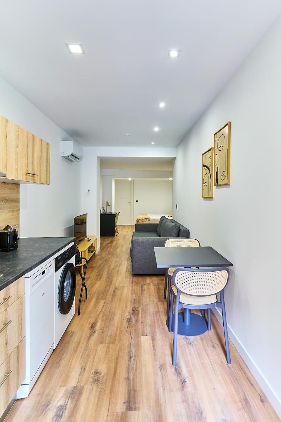 Kitchen or kitchenette, dishwasher