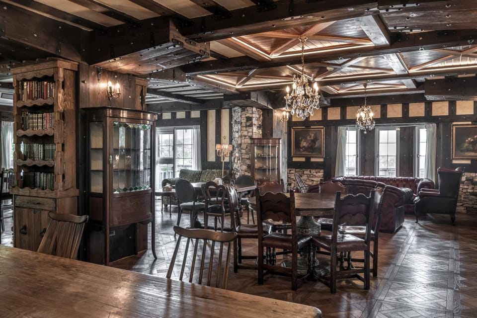 Restaurant/places to eat, Banquet/Function facilities, Internal: Not applicable to any particular room