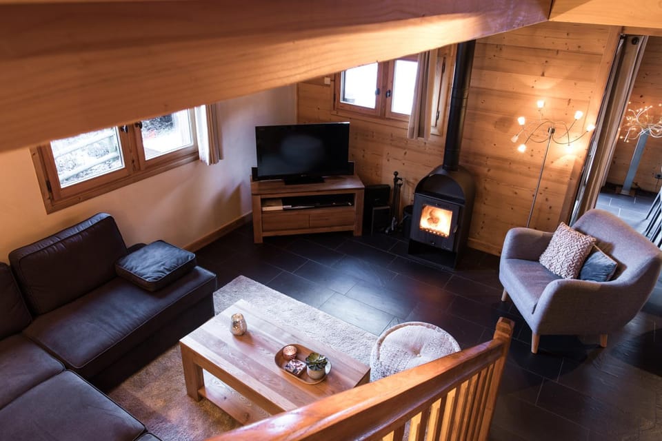 TV and multimedia, Living room, Seating area, fireplace