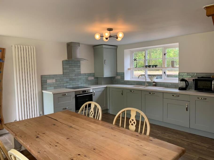 Kitchen or kitchenette, Dining area, stove