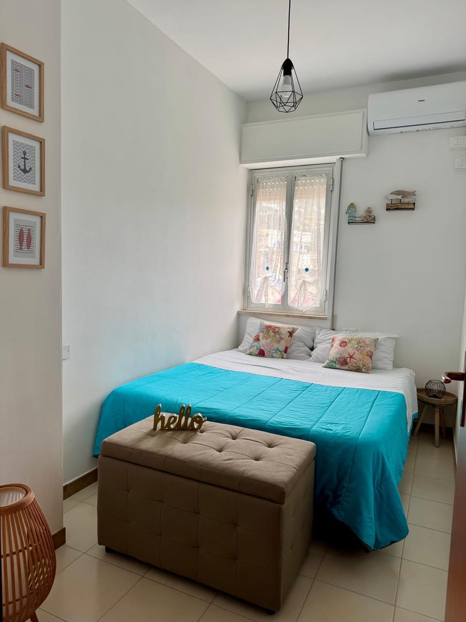 Photo of the whole room, Bedroom, heating, air conditioner