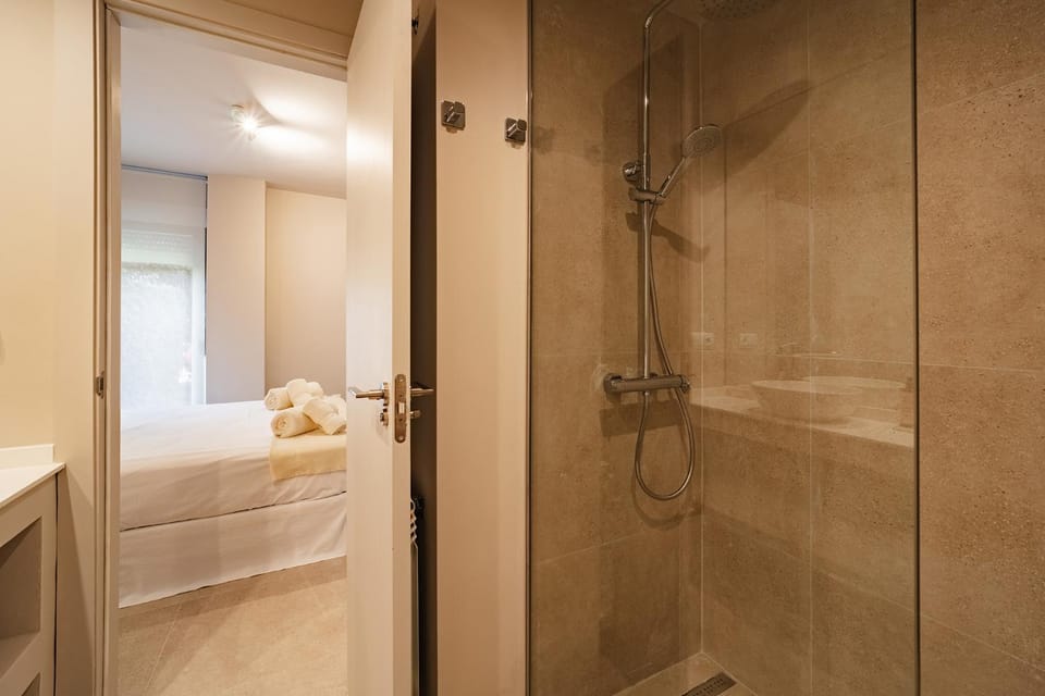 Shower, Bathroom, towels
