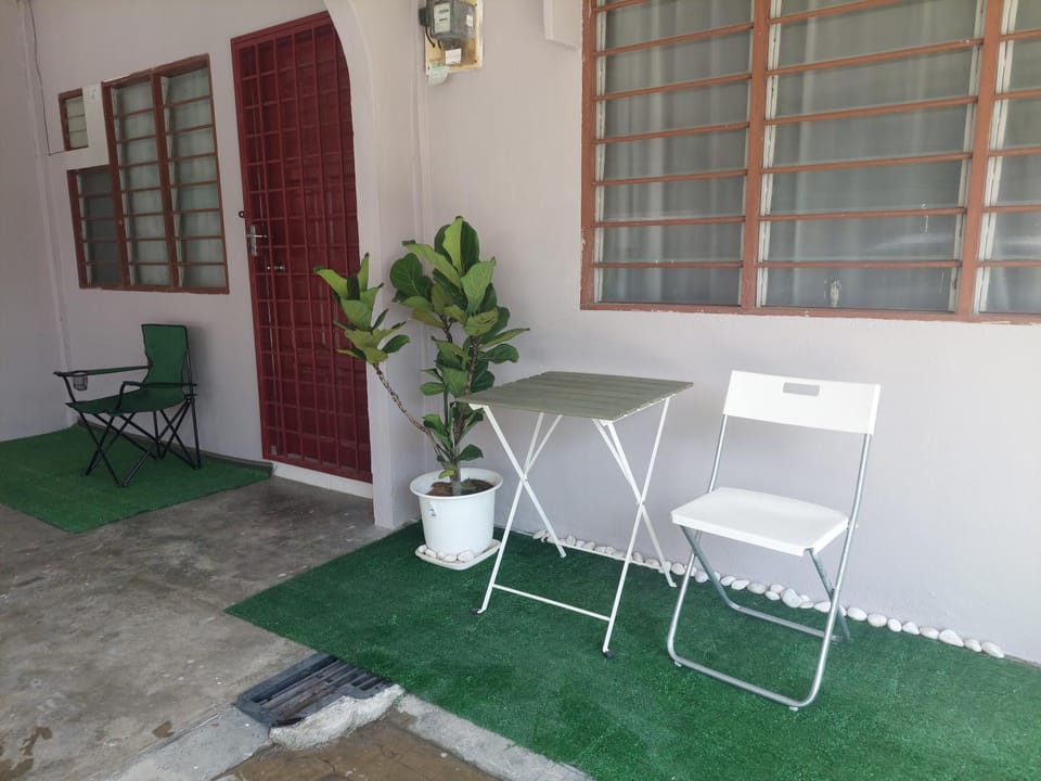 Patio, Day, Balcony/Terrace, Seating area